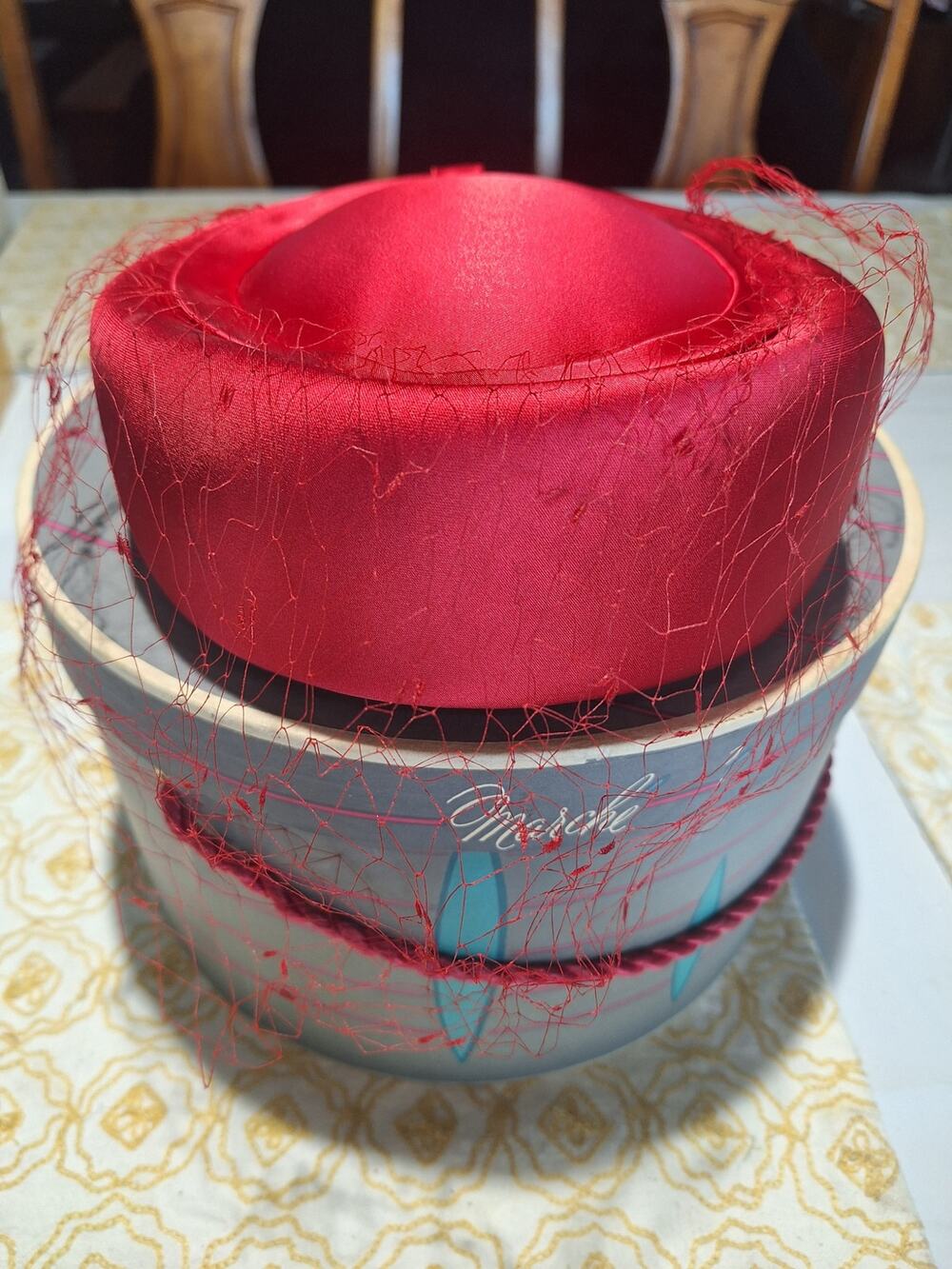 Vintage Helen Brounet California Red Satin Pillbox Hat Veil Marché Box 1960s